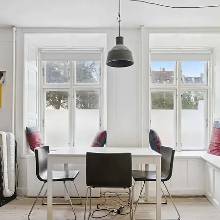 Bright 1br At Hauser Plads With Walking Distance To Norreport